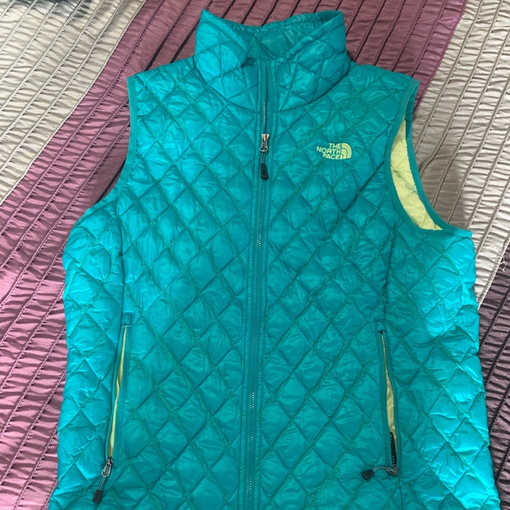 North Face Women’s Thermoball Vest Large